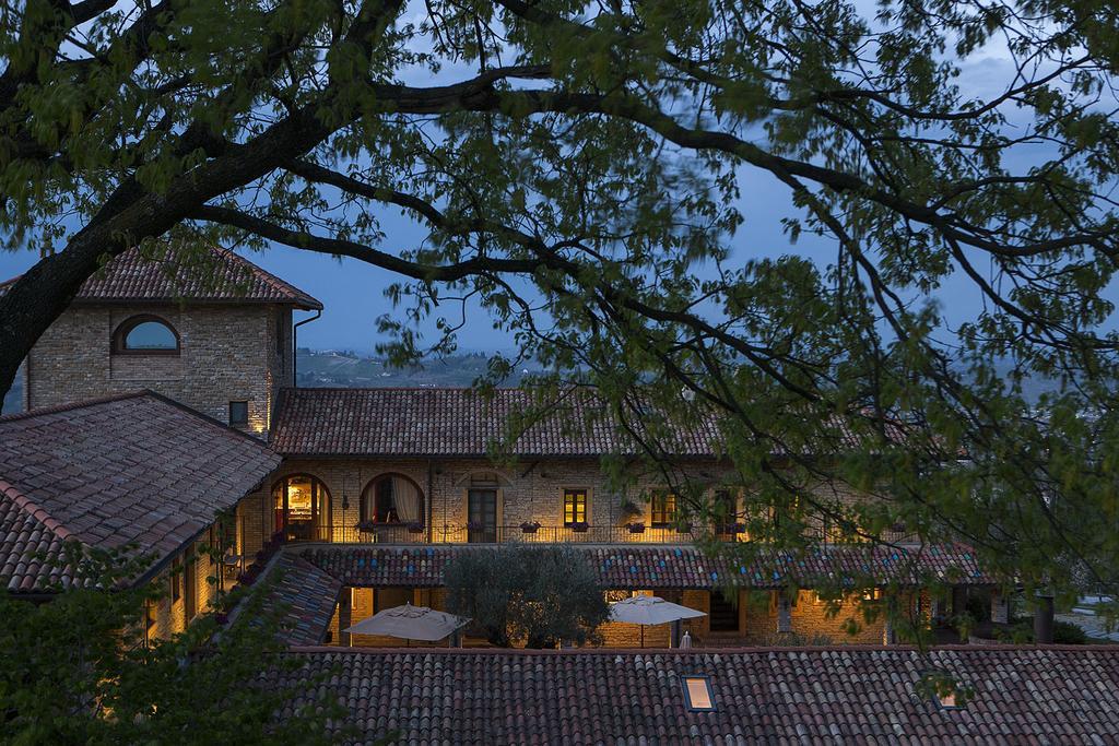 Villa I Tre Poggi Dimora Di Charme Canelli Exterior foto